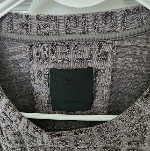 Givenchy 4G Terry T-Shirt & Short Set - Picture 7 of 12